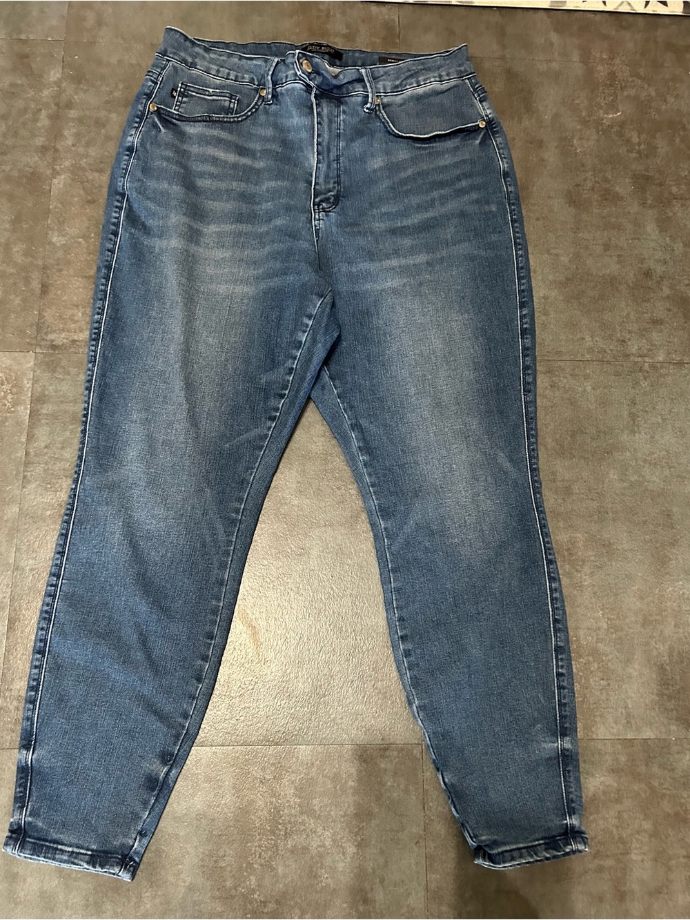 Judy Blue Women's Boyfriend skinny Jeans in Medium Blue Wash